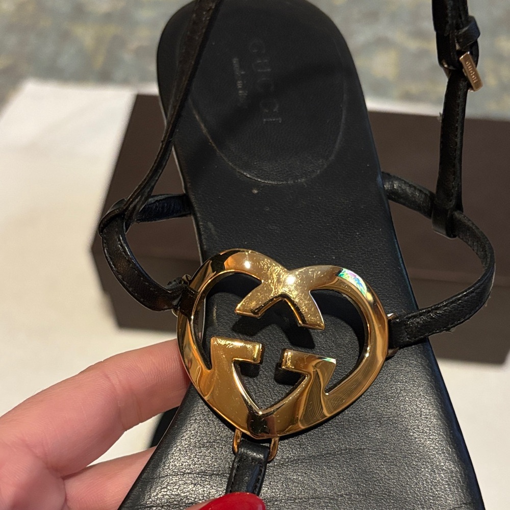 Gucci Black Sandals with Gold Emblem - Picture 5 of 9